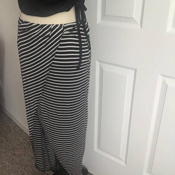 Gorgeous euc black, white Mid stripe slit skirt - Picture 6 of 7